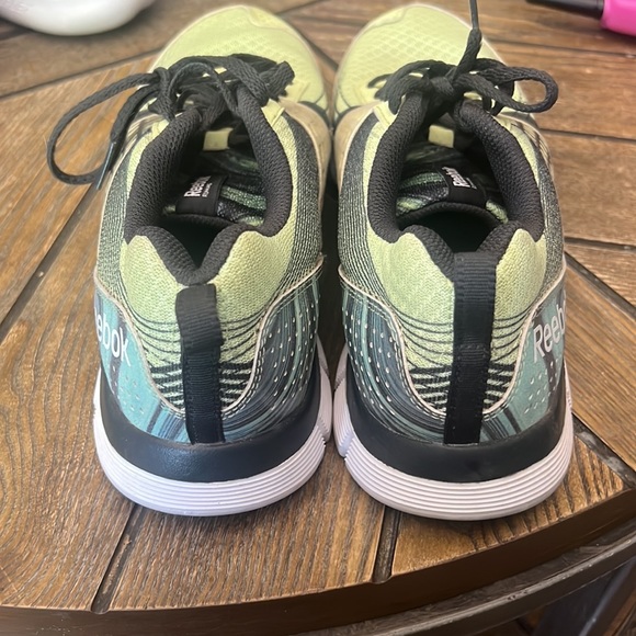 Womens size 8.5 Reebok, In Good condition. - Picture 3 of 3